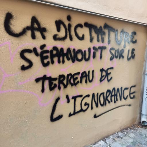 La dictature s'epanouit dans le terreau de l'ignorance